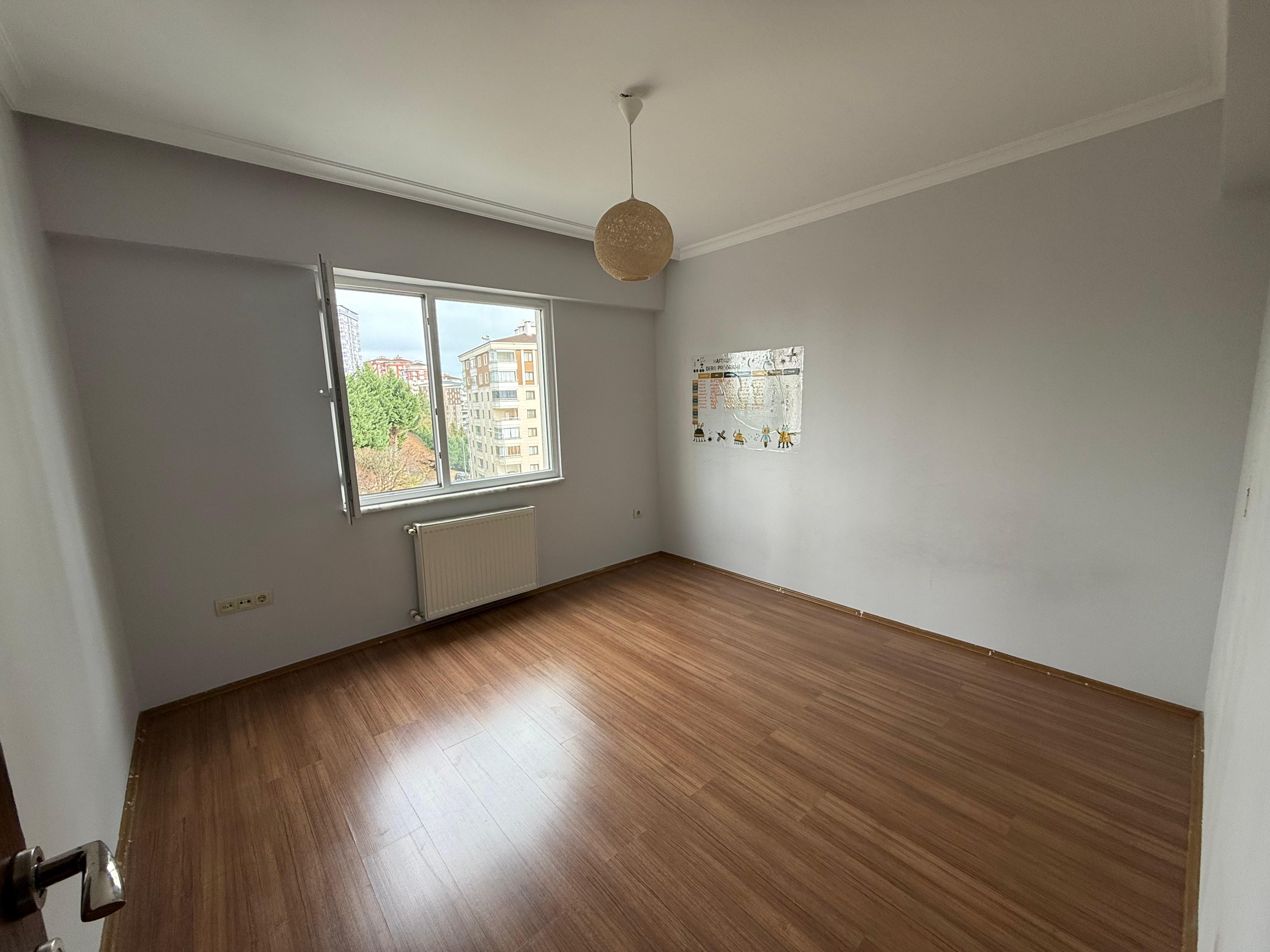 ÇUKURÇAYIR'DA 3+1 KİRALIK DAİRE